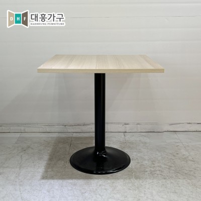 사각테이블 700x700-8EA